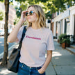Weiches rosa Unisex-T-Shirt aus 100% Baumwolle mit spirituellem 
