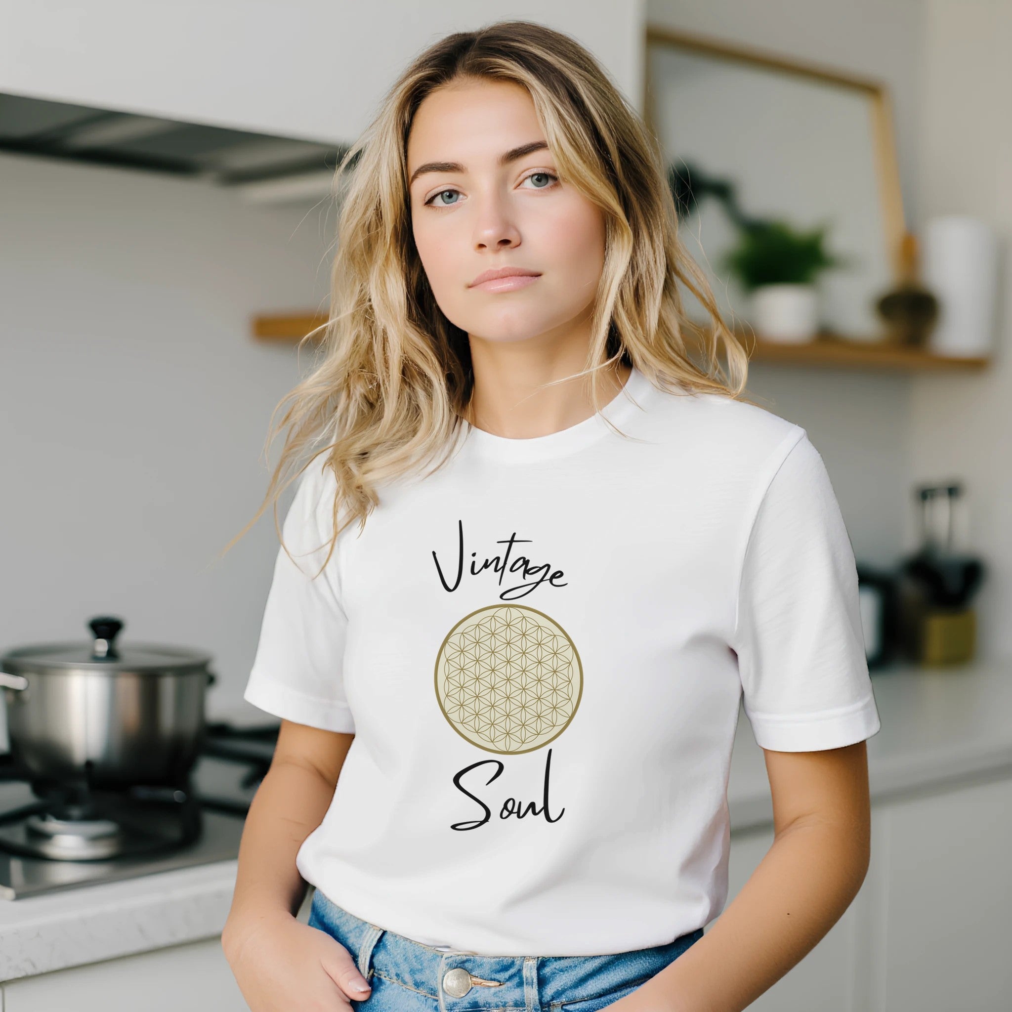 Weißes Unisex-T-Shirt aus hochwertiger Baumwolle mit spirituellem Blume des Lebens-Print von melaniesouldesign.