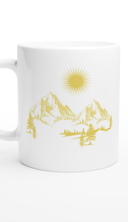 Weiße Keramiktasse mit spirituellem, gelbem Berg- und Waldmotiv, nachhaltig und hochwertig, melaniesouldesign, Blume des.
