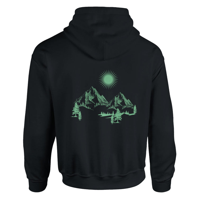 Schwarzer Unisex Hoodie aus hochwertigem Baumwoll-Polyester-Mix mit spirituellem Bergmotiv und grünem.