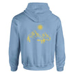 Hellblauer Unisex-Berg-Hoodie mit spirituellem, gelbem Berg- und Sonnen-Print, nachhaltiger Baumwoll-Polyester-Mix,.