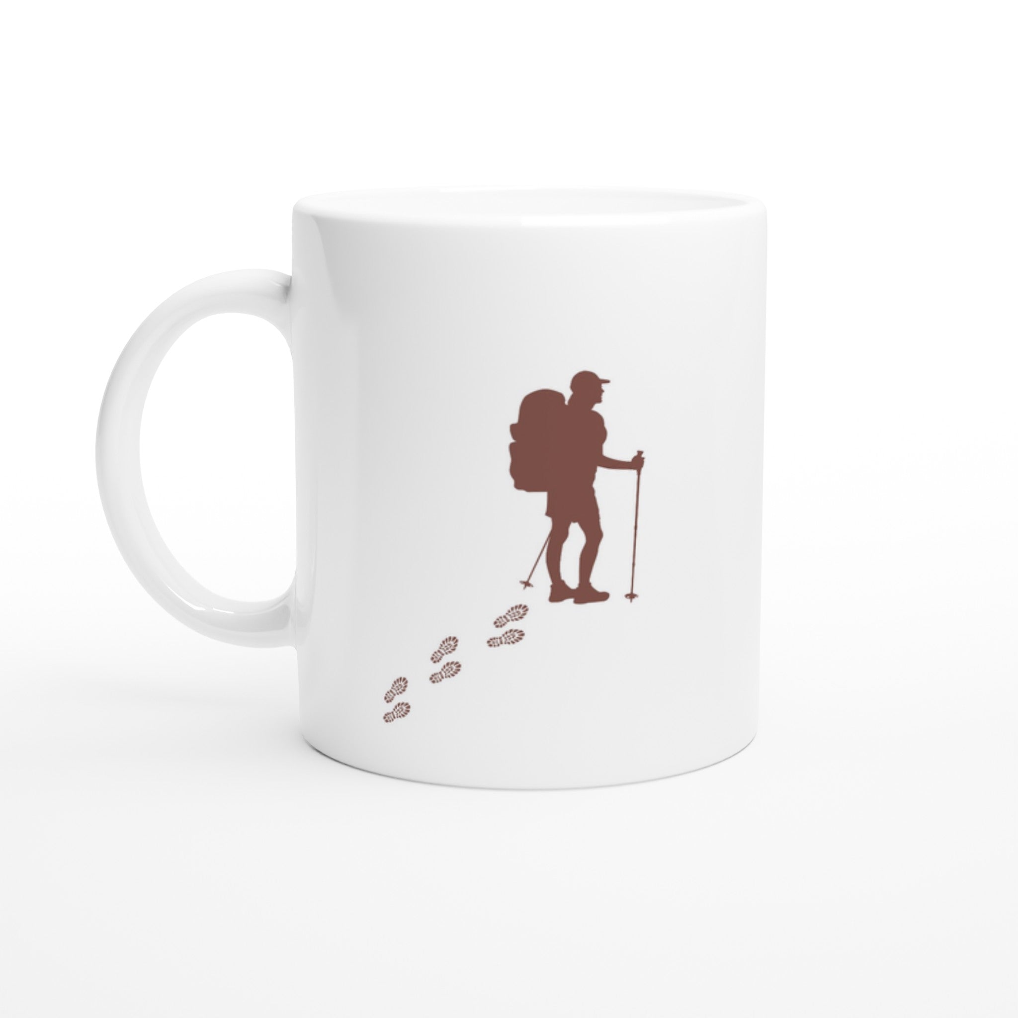 Weiße Keramiktasse mit hochwertigem, nachhaltigem Print in Braun, Wanderer und Fußspuren im Wald, melaniesouldesign,.