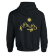 Schwarzer unisex Hoodie aus hochwertigem Baumwoll-Polyester-Mix mit spirituellem goldgelbem Bergmotiv und Sonne,.
