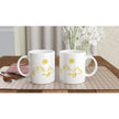 Weiße Keramiktasse mit gelbem Berg- und Waldprint, spirituell und nachhaltig, melaniesouldesign, hochwertig,.