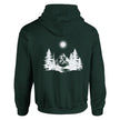 Dunkelgrüner Hoodie aus hochwertigem Baumwoll-Polyester-Mix mit spirituellem Waldprint und Bergsilhouette, Unisex-Passform,.