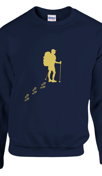 Dunkelblauer Unisex Pullover aus hochwertiger Baumwollmischung mit spirituellem, gelbem Wanderer-Motiv und Fußspuren,.