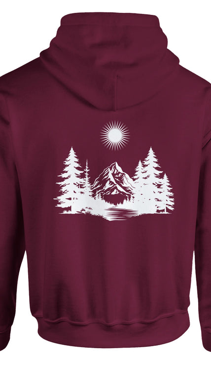 Unisex Hoodie in Kastanienbraun mit hochwertigem Baumwoll-Polyester-Mix und spirituellem, weißem Wald- und Bergmotiv von.